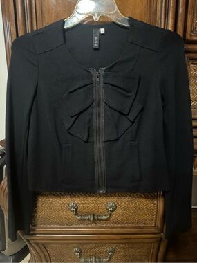 Elegant Black Cropped Zip Blazer with Front Bow Detail
